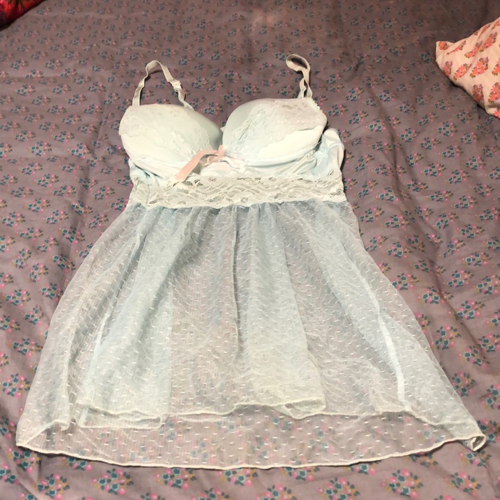 Baby blue négligée in a medium